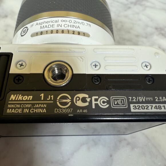 Nikon 1 J1 10.1MP Digital Mirrorless Camera White Kit VR 10-30mm Lens Lot - Picture 6 of 13